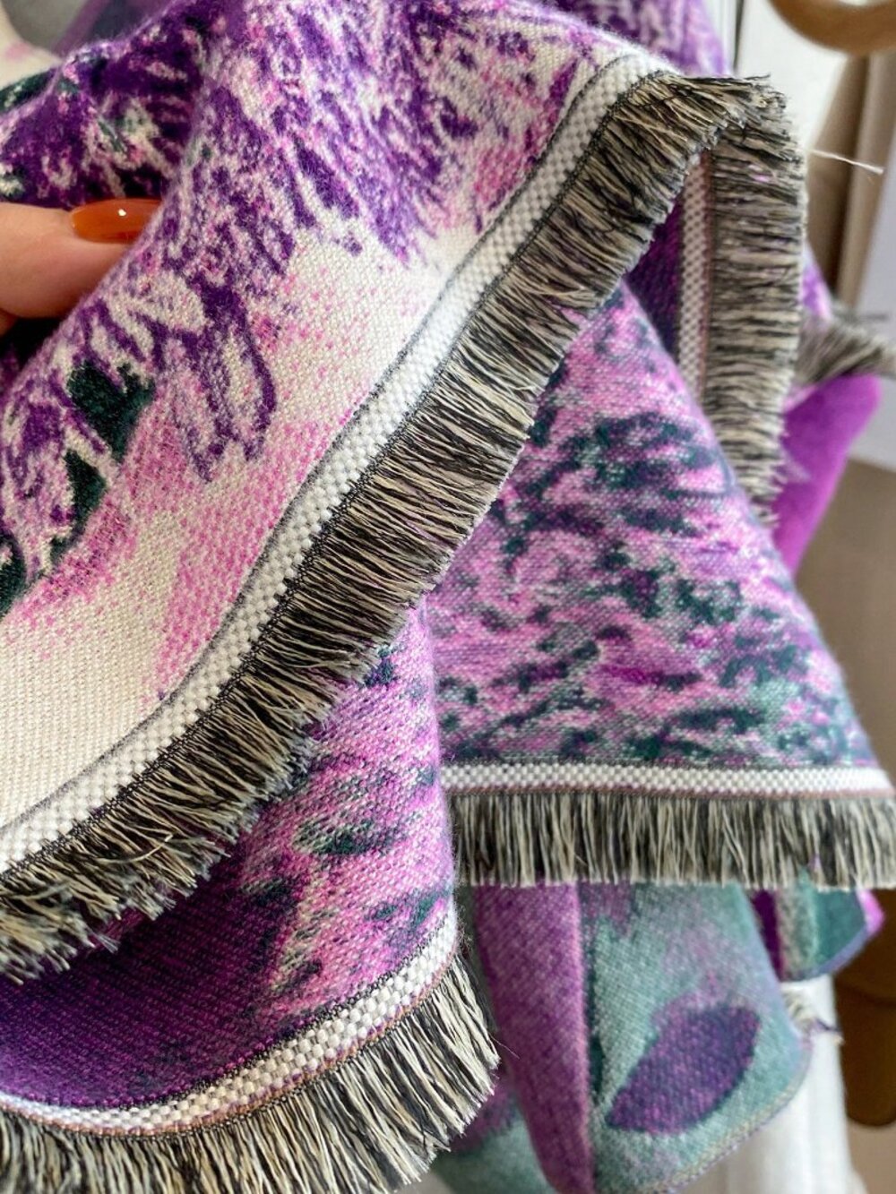 Purple Floral Jacquard Women's Casual Thick Warm Shawl Scarf Rectangular scarf - Picture 4 of 4
